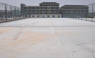 人造草坪鋪裝流程1：清理場(chǎng)地