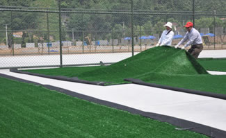 人造草坪鋪裝流程2:鋪開(kāi)草坪