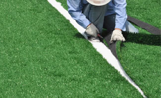 人造草坪鋪裝流程8:草坪修邊