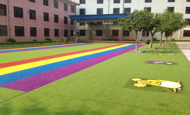 暢優幼兒園人造草坪施工方案眾多優點