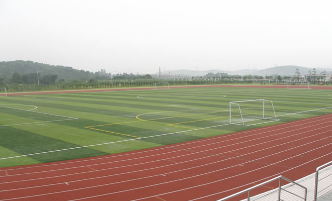 運動場人造草坪準備前的施工方案