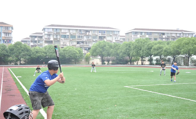 揚(yáng)州新棒球場(chǎng)人造草坪鋪裝價(jià)格費(fèi)用圖