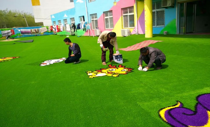 幼兒園人造草皮多少錢一平方米？
